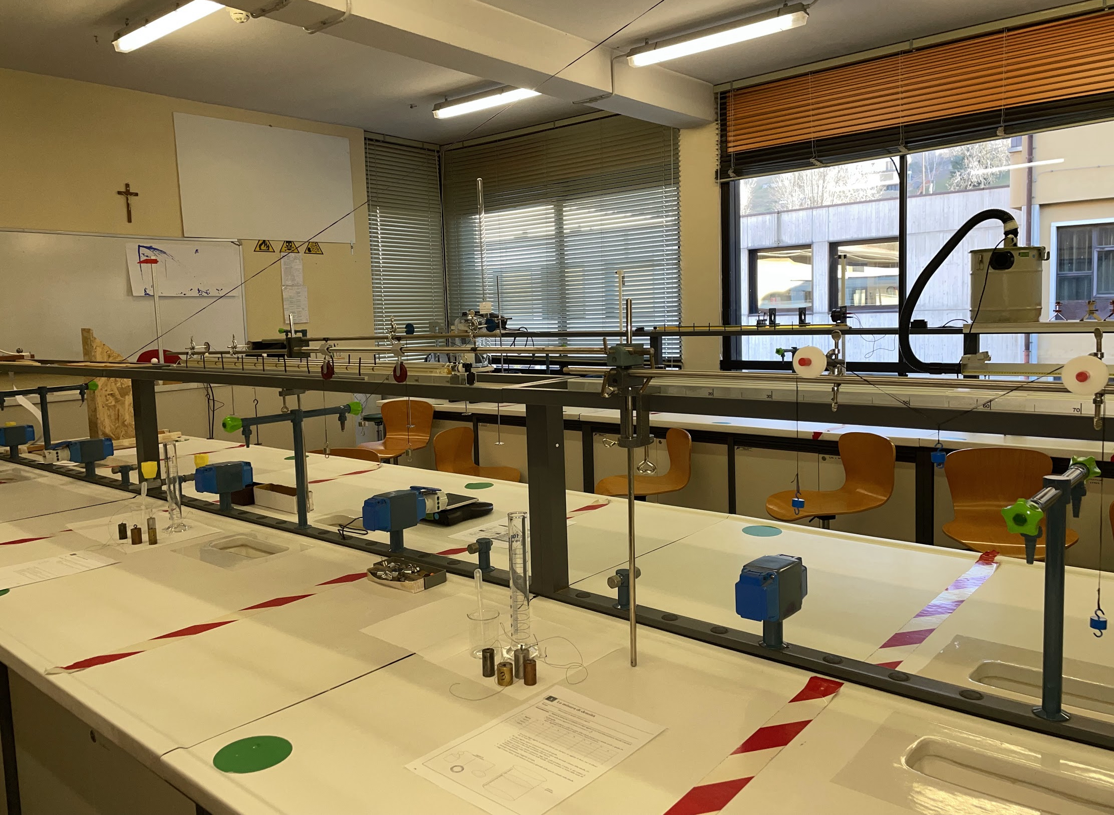 Il laboratorio di Fisica (foto 1)